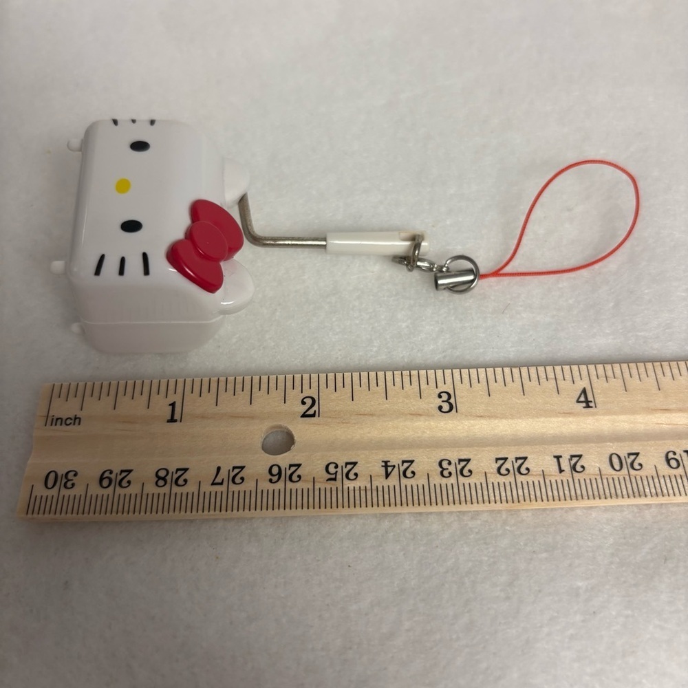 HELLO KITTY Mini Lint Roller Keychain White Cat - Picture 3 of 16